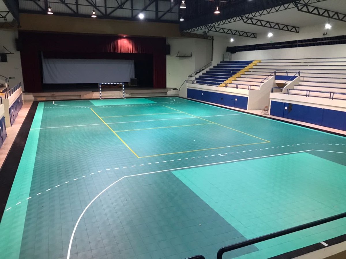 Cancha deportiva techada con piso modular