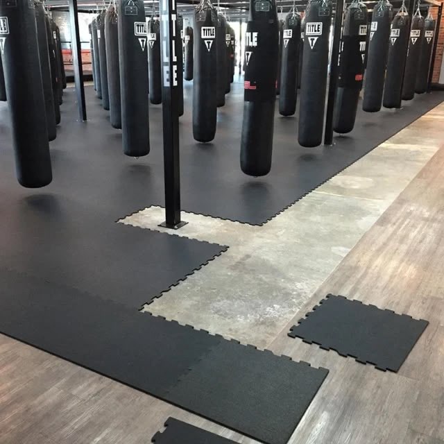 Gimnasio con piso de caucho